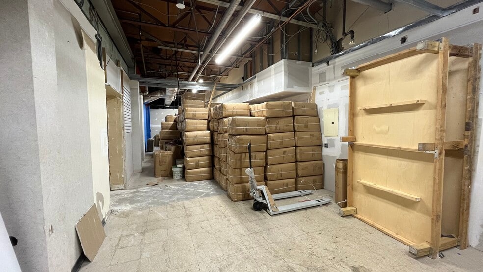 More Photos Of 131 Liberty Ave, Mineola Warehouse For Sale