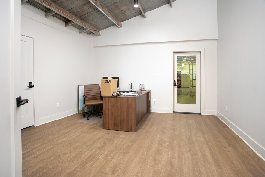 More Photos Of 15393 Highway 64 W, Tyler Warehouse For Lease