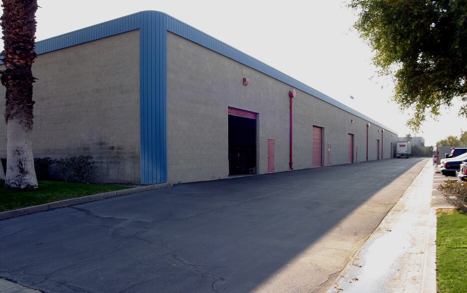 More Photos Of 1130 N Valdivia Way, Palm Springs Warehouse For Lease