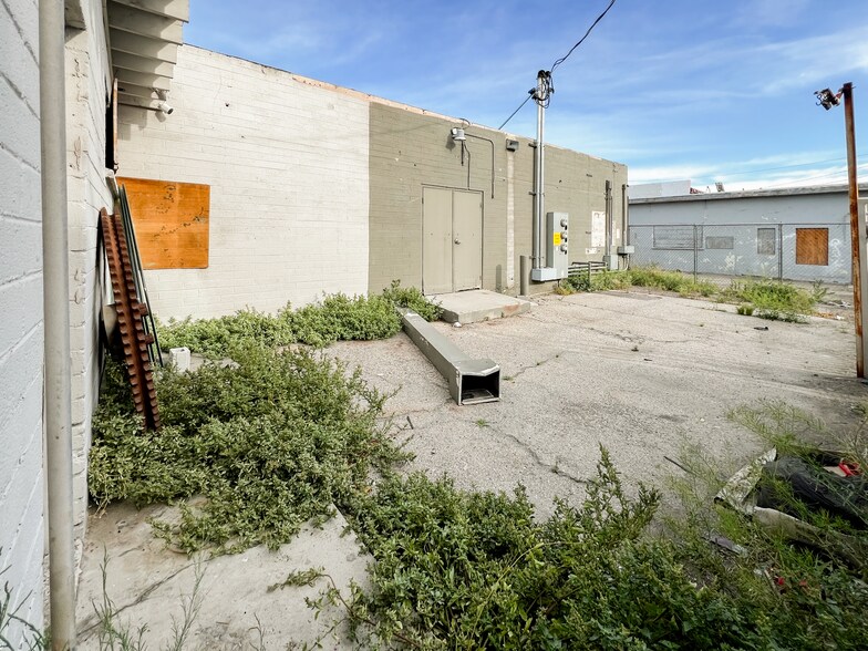 More Photos Of 1300 S Main St, Las Vegas Freestanding For Lease