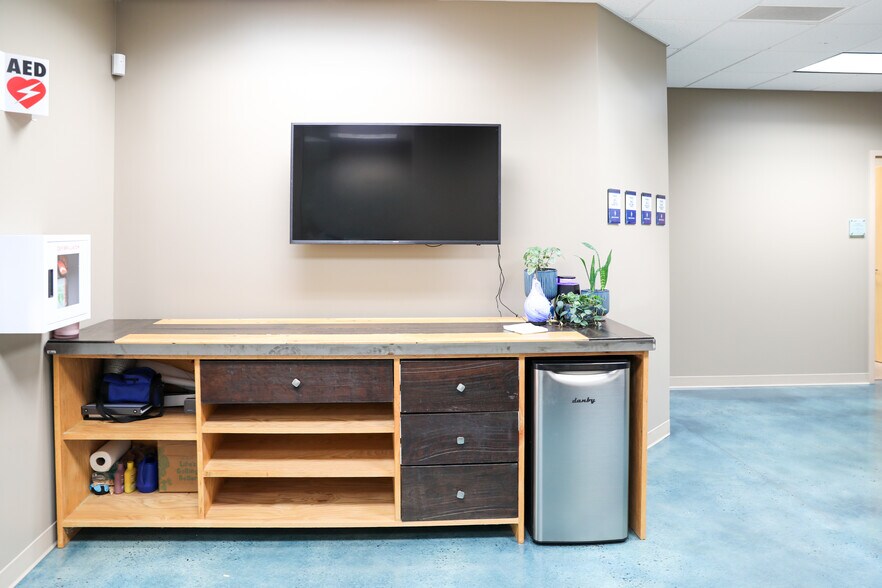 More Photos Of , Alpharetta Flex For Sale