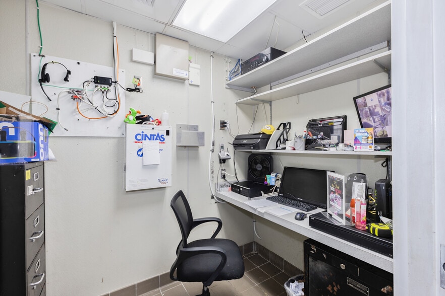 More Photos Of 8841 Commodity Cir, Orlando Fast Food For Lease