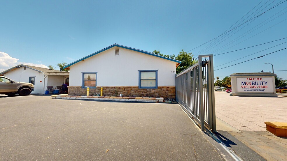 More Photos Of 796 N State St, Hemet General Retail For Sale