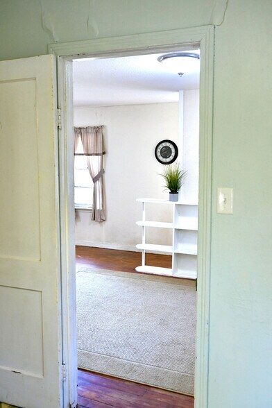 More Photos Of 9278 N Highway 77, Lexington Flex For Sale