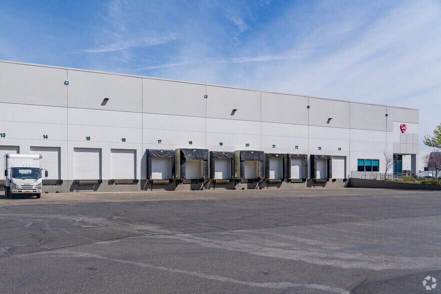 More Photos Of 5220-5232 NE 152nd Pl, Portland Warehouse For Lease