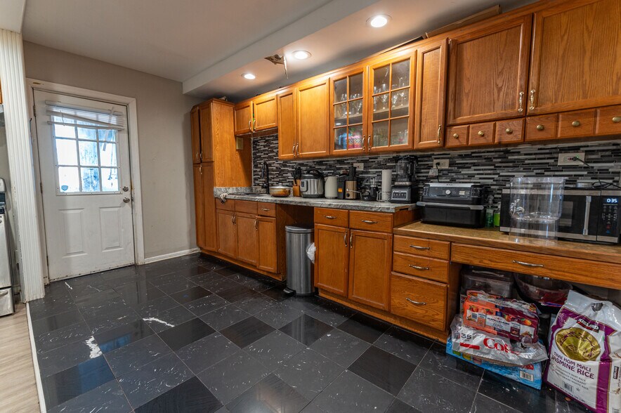 More Photos Of 1015 W Hamilton St, Allentown Multifamily For Sale