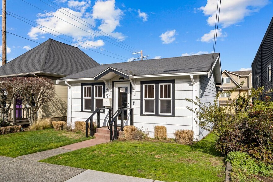 More Photos Of 605 Main St, Edmonds General Retail For Sale