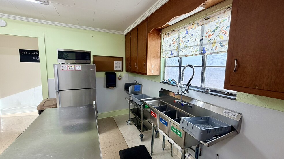 More Photos Of 204 N Main St, Richfield Specialty For Sale