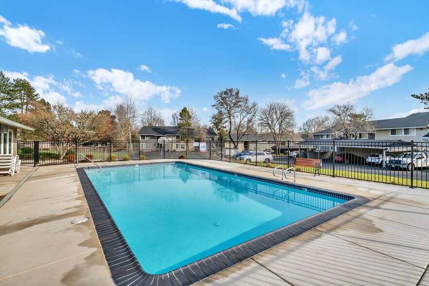 More Photos Of 10200 SW Conestoga Dr, Beaverton Multifamily For Sale