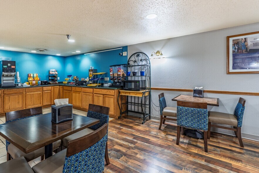More Photos Of 519 Crook St, Custer Hotel For Sale