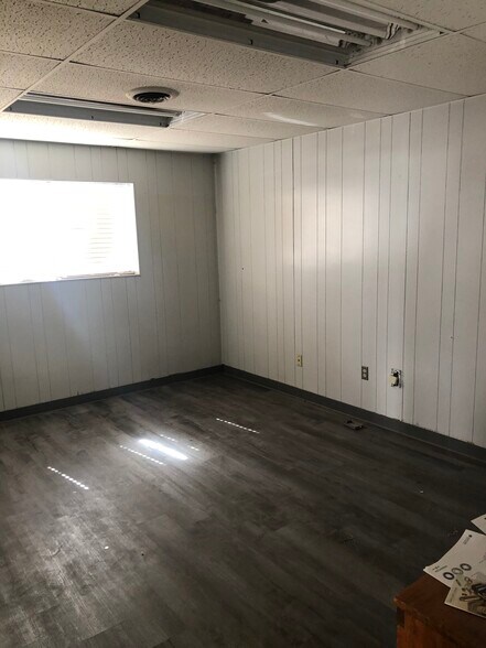 More Photos Of 1400 W 2nd St, Odessa Warehouse For Lease