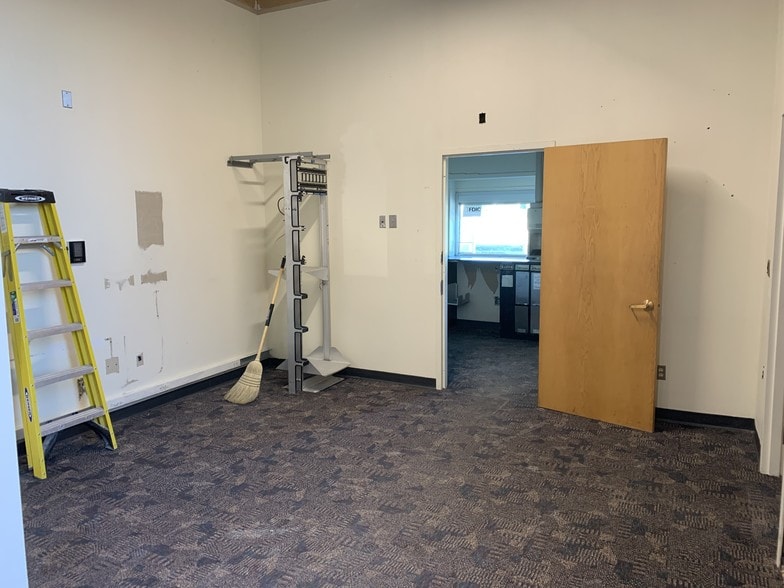 More Photos Of 4 Plaza Way, Fairhaven Bank For Lease