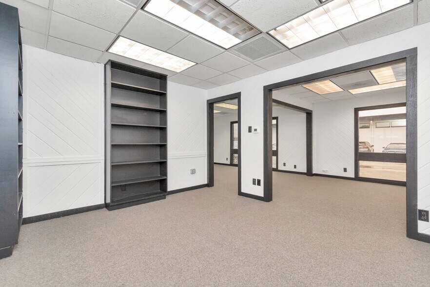 More Photos Of 8703 Meadowcroft Dr, Houston Medical For Lease