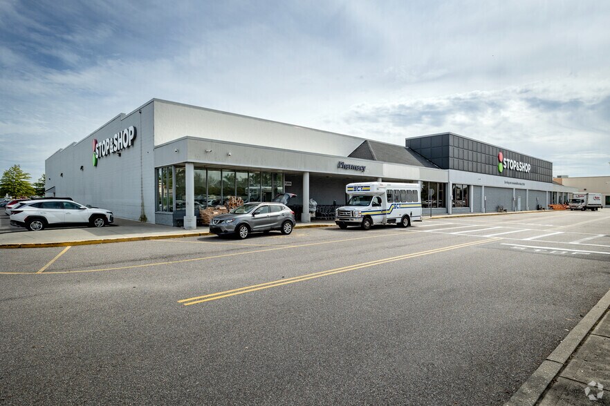 More Photos Of 403-421 Commack Rd, Deer Park Unknown For Lease