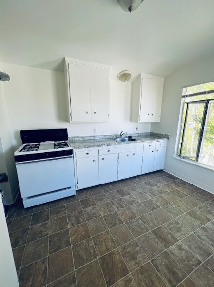 More Photos Of , Oakland Multifamily For Sale