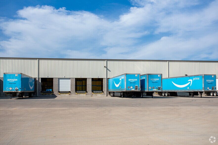 More Photos Of 7225 S Kolb Rd, Tucson Warehouse For Lease