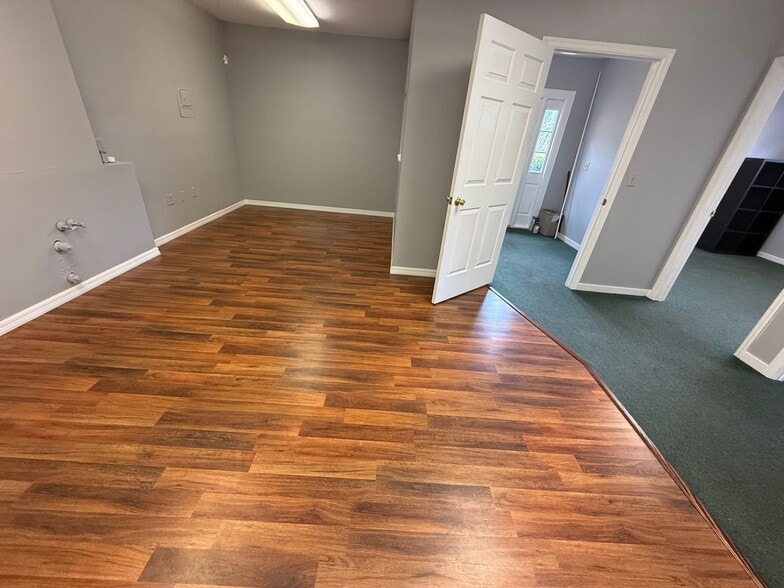 More Photos Of 285 E Alfred St, Tavares General Retail For Lease