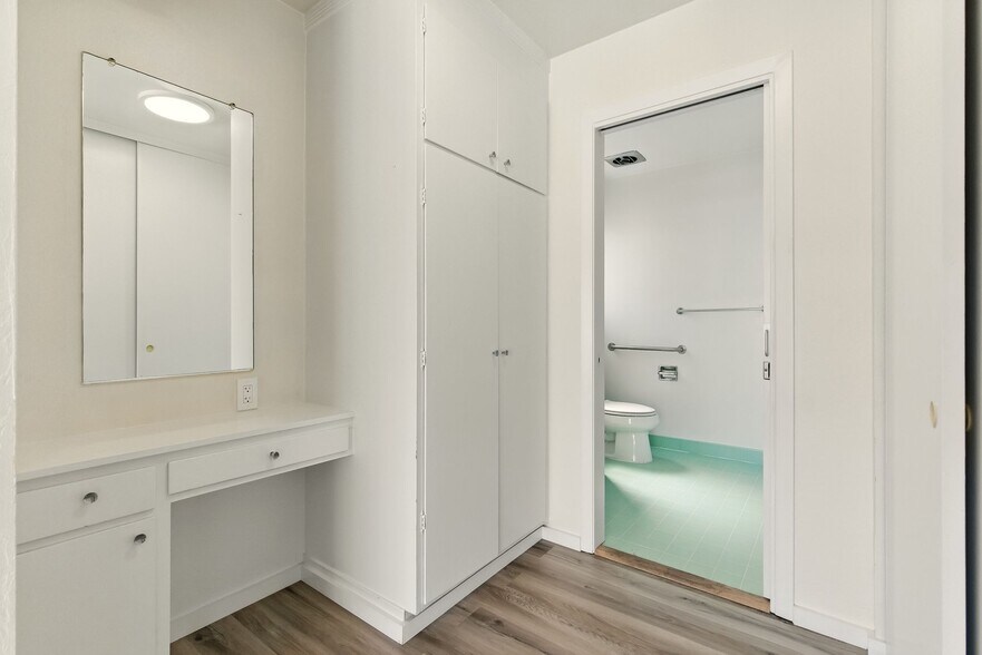 More Photos Of 498 Capital St, Oakland Apartments For Sale