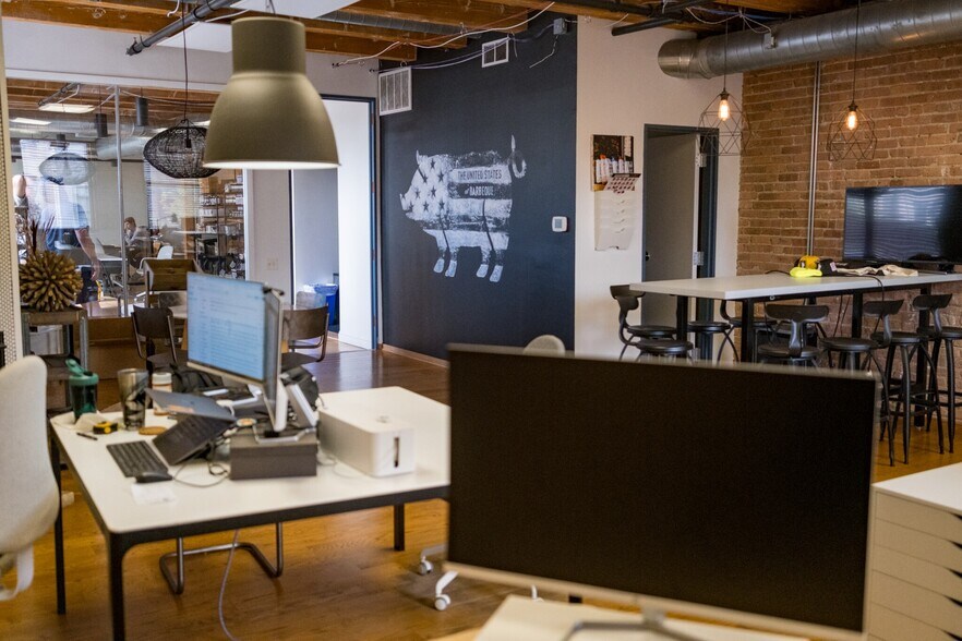 More Photos Of 1644 N Honore St, Chicago Loft Creative Space For Lease