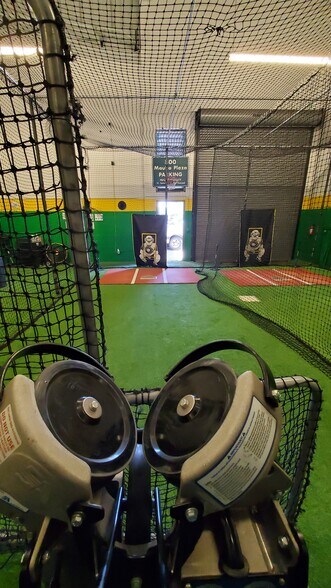 More Photos Of 2290 Alahao Pl, Honolulu Warehouse For Lease