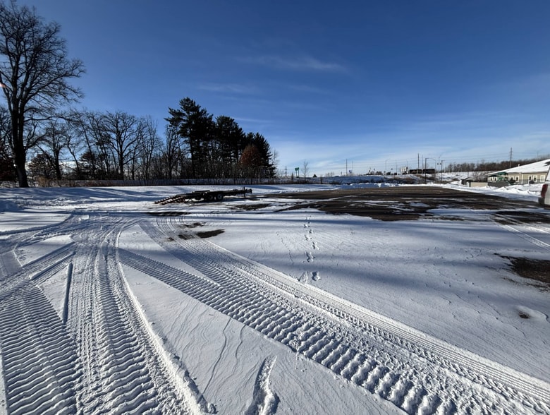 More Photos Of 3115 Oak Knoll Dr, Eau Claire Auto Dealership For Lease