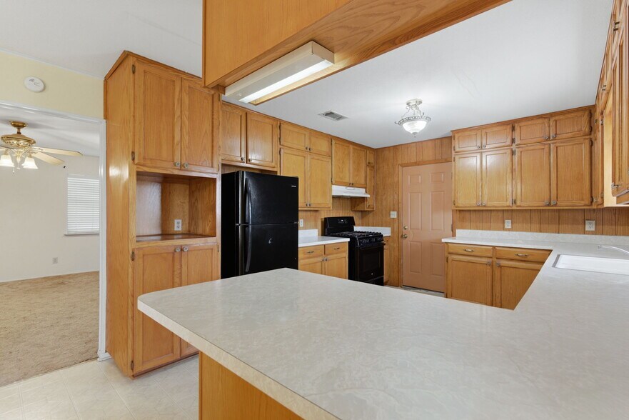 More Photos Of 3523 E Highway 199, Springtown Office For Sale