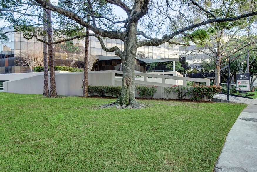 More Photos Of 7670 Woodway Dr, Houston Office For Lease