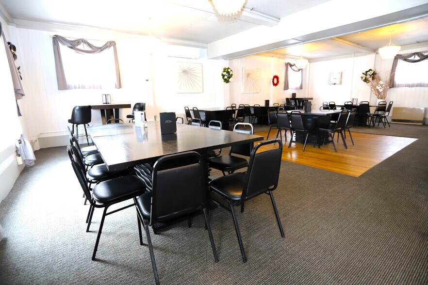 More Photos Of 138 Cross St, Brighton Hotel For Sale