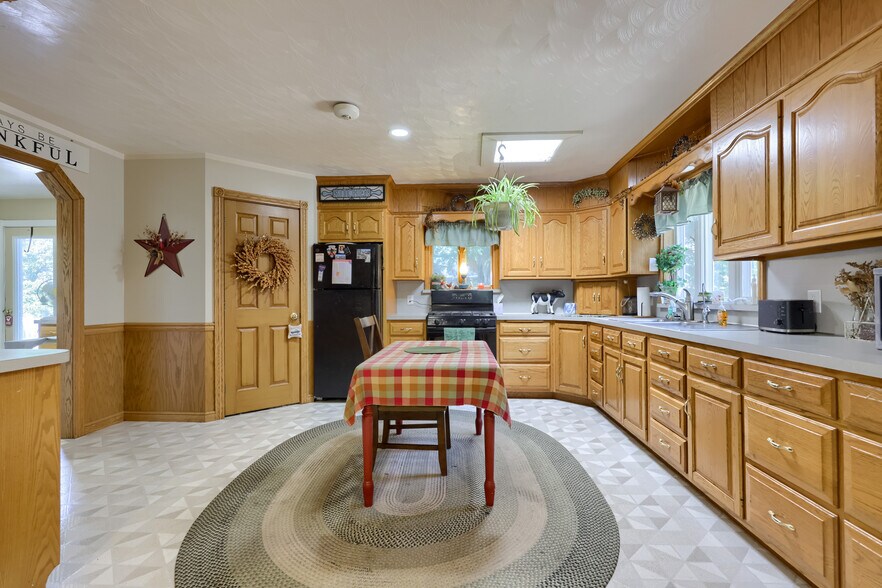 More Photos Of 197 Pencroft Dr N, Holtwood Industrial For Sale
