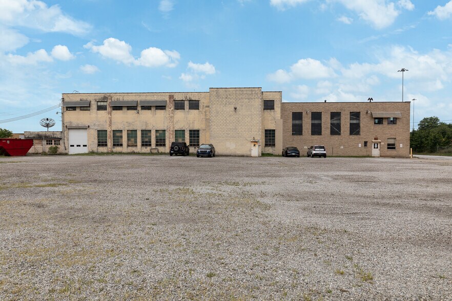 More Photos Of 24000 Lakeland Blvd, Euclid Manufacturing For Sale