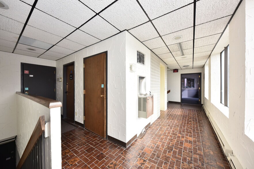 More Photos Of 7400 W Brown Deer Rd, Milwaukee Office For Sale