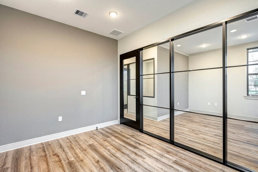More Photos Of 10242 Greenhouse Rd, Cypress Office For Lease