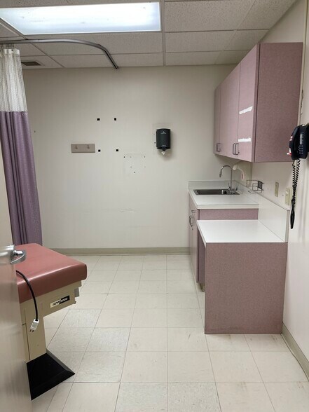 More Photos Of S Belmont & 3rd ave, York Specialty For Lease