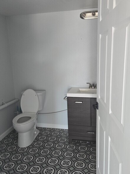 More Photos Of 2318-2332 E Platte Ave, Colorado Springs Freestanding For Lease