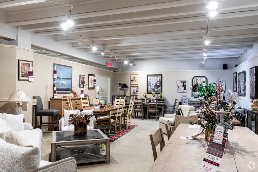 More Photos Of 830 Farmington Ave, West Hartford General Retail For Lease