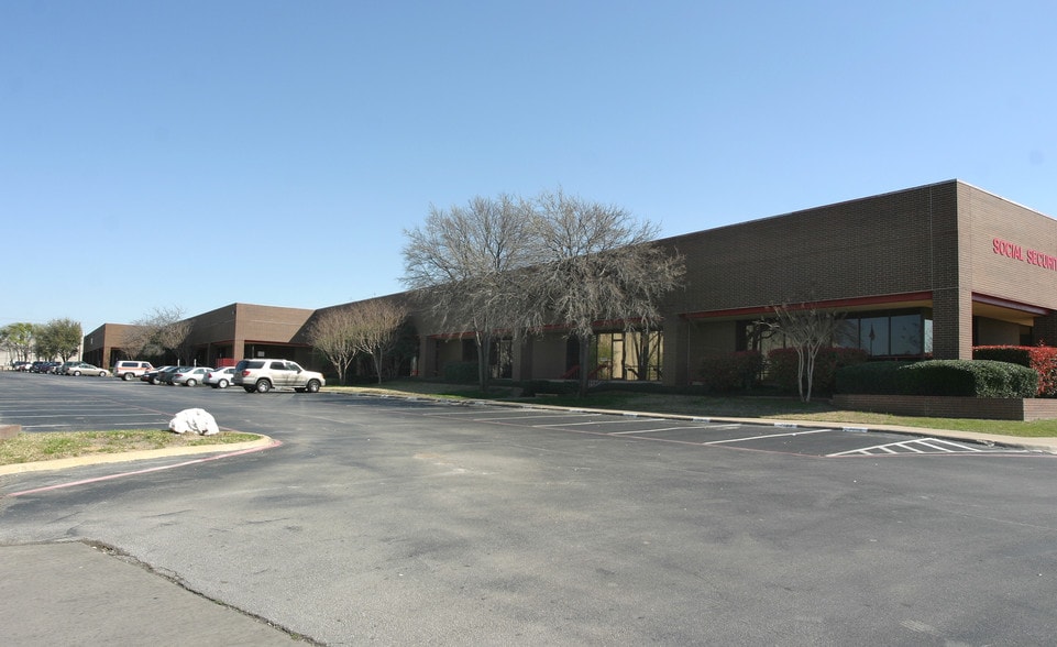 More Photos Of 2010-2044 N State Highway 360, Grand Prairie Light Distribution For Lease