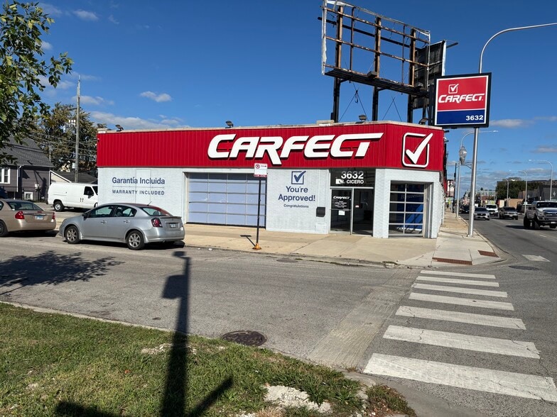 More Photos Of 3632-3652 N Cicero Ave, Chicago Showroom For Sale