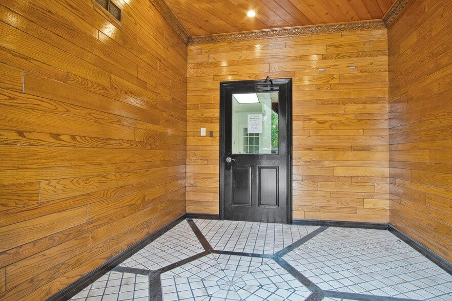 More Photos Of 3099 N Lima St, Burbank Flex For Lease