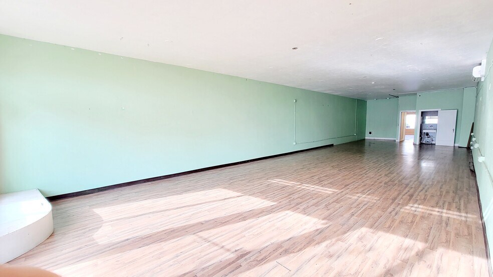 More Photos Of 1109 Edgewater St NW, Salem Storefront For Lease