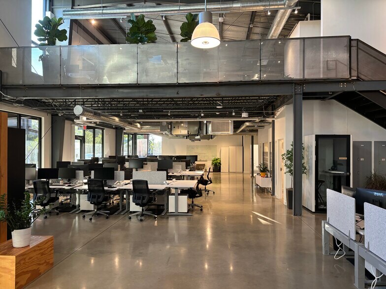 More Photos Of 1023 Springdale Rd, Austin Office For Lease