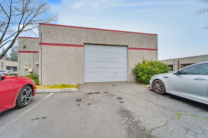 More Photos Of 990 Klamath Ln, Yuba City Flex For Lease
