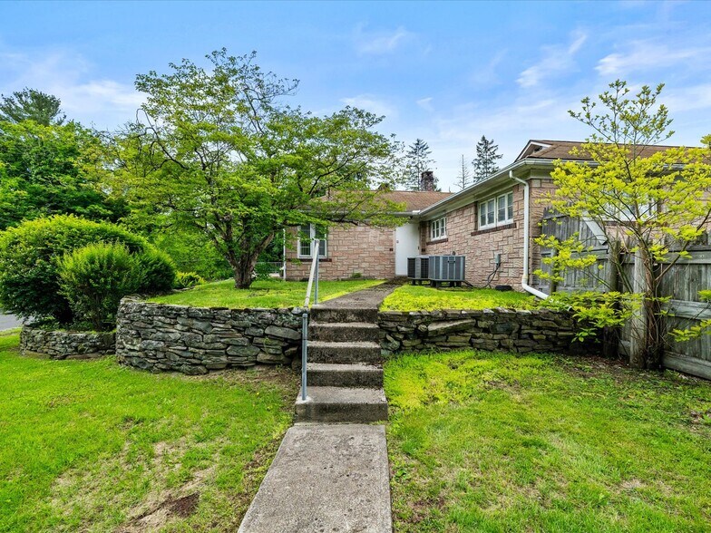 More Photos Of 1830 Route 209, Brodheadsville Office For Sale