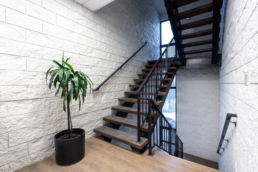 More Photos Of 2555 Camino del Rio S, San Diego Office For Lease