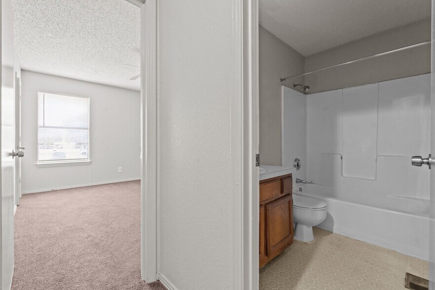 More Photos Of 5841 Shadydell Dr, Fort Worth Apartments For Sale