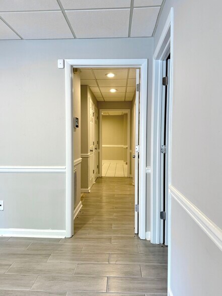 More Photos Of 11285 Elkins Rd, Roswell Office Residential For Lease