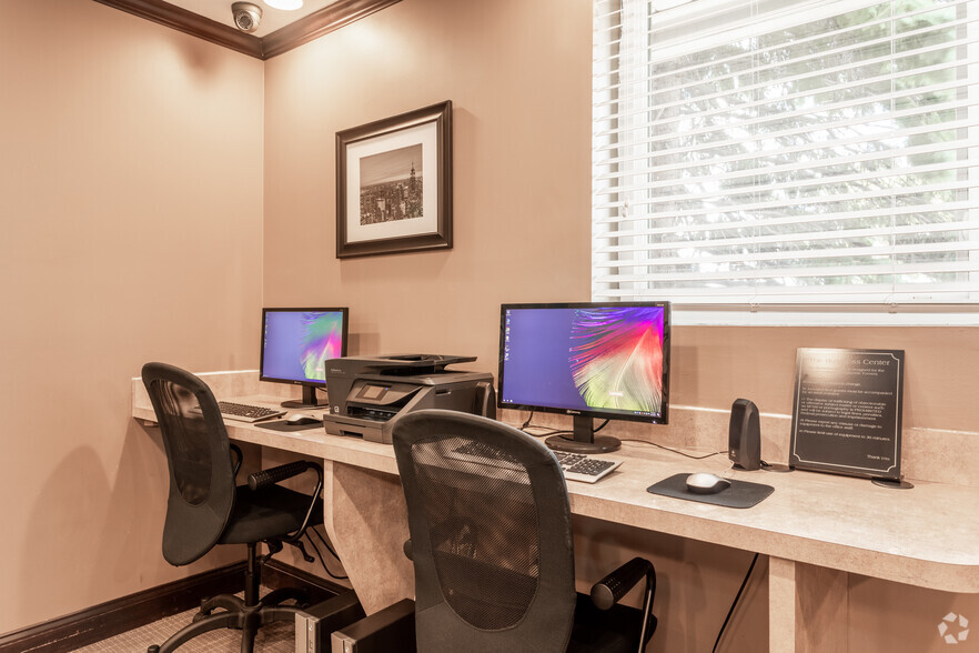 More Photos Of 2040 Lehigh St, Easton Apartments For Lease