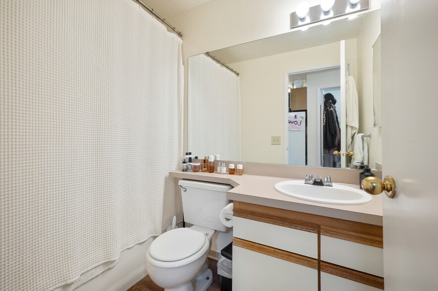 More Photos Of 3425 14th Ave W, Seattle Apartments For Sale