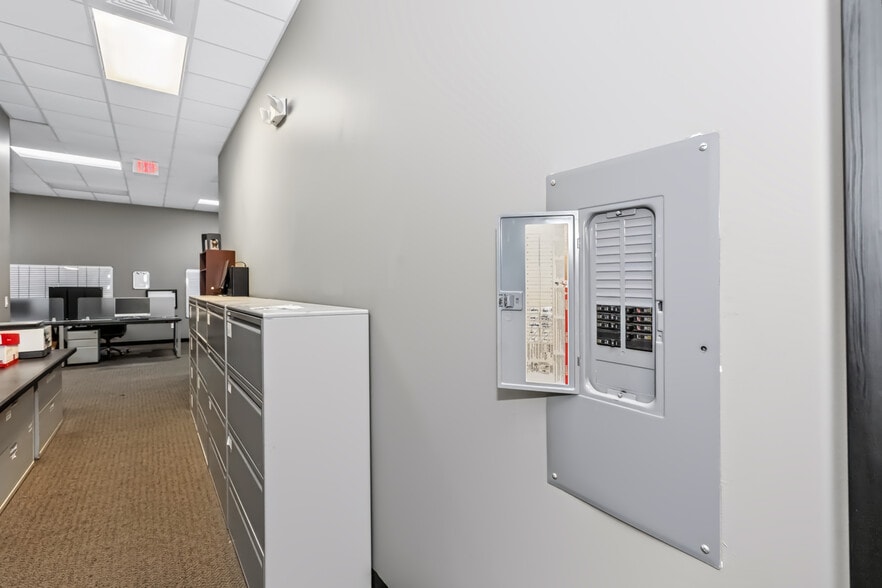 More Photos Of 13775-13777 N Nebraska Ave, Tampa Office For Sale