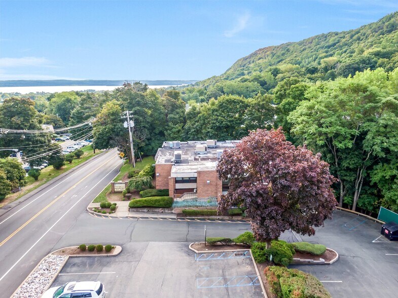 More Photos Of 171 Ramapo Rd, Garnerville Office For Lease
