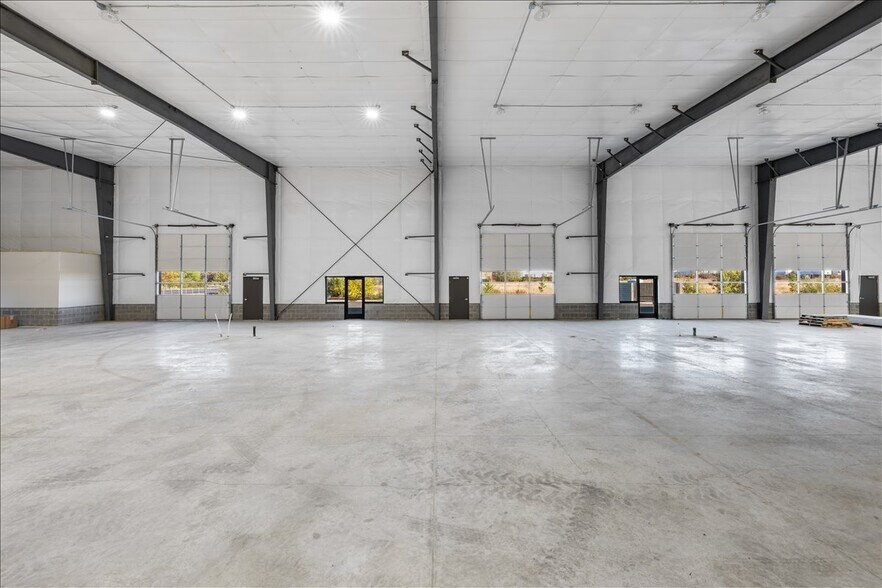 More Photos Of 163-171 Bateman Dr, Medford Light Manufacturing For Lease